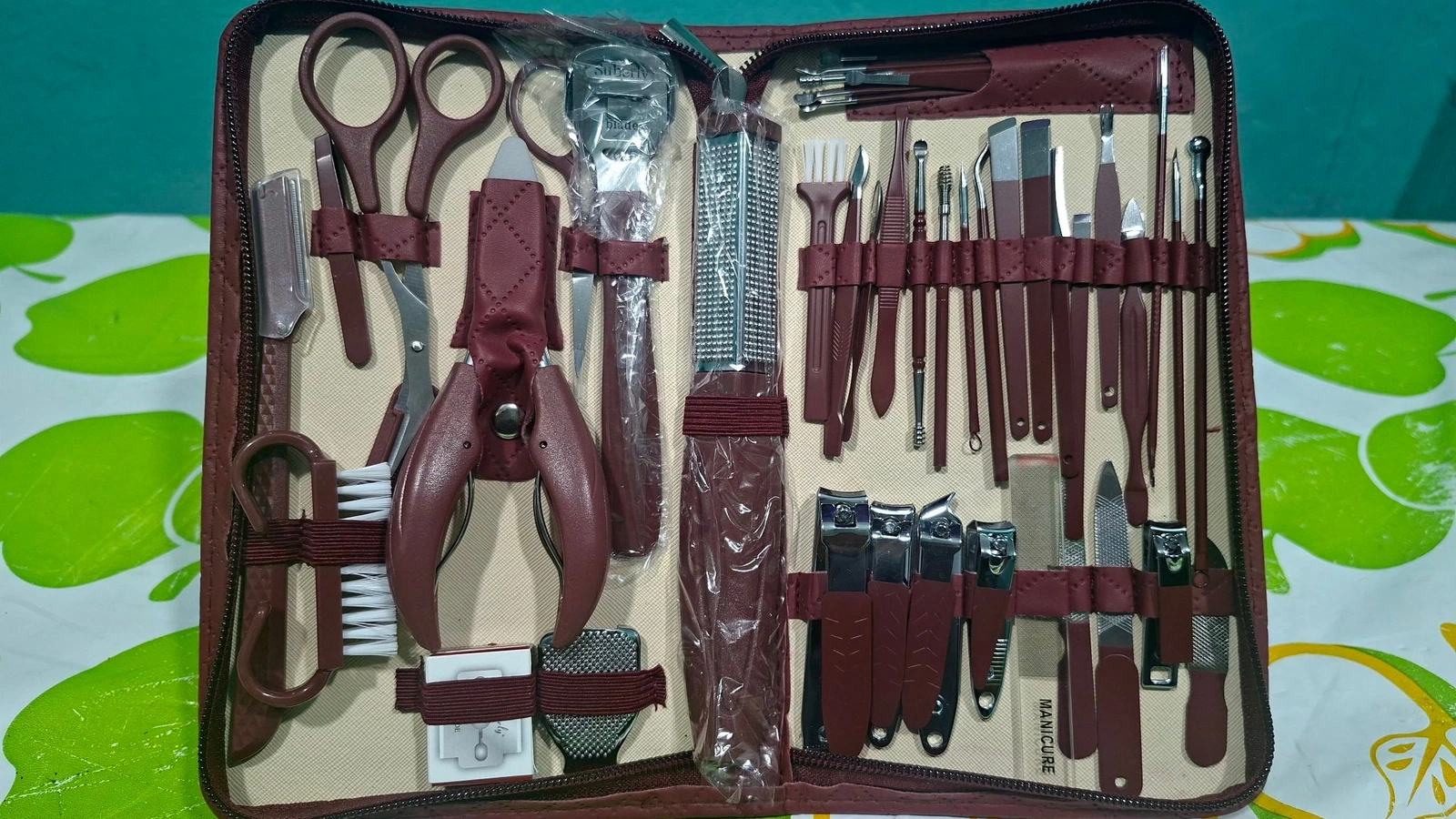 KIT DE MANICURA PROFESIONAL PARA MANOS Y PIES