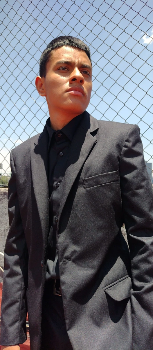 Venta, alquiler y confección de trajes.