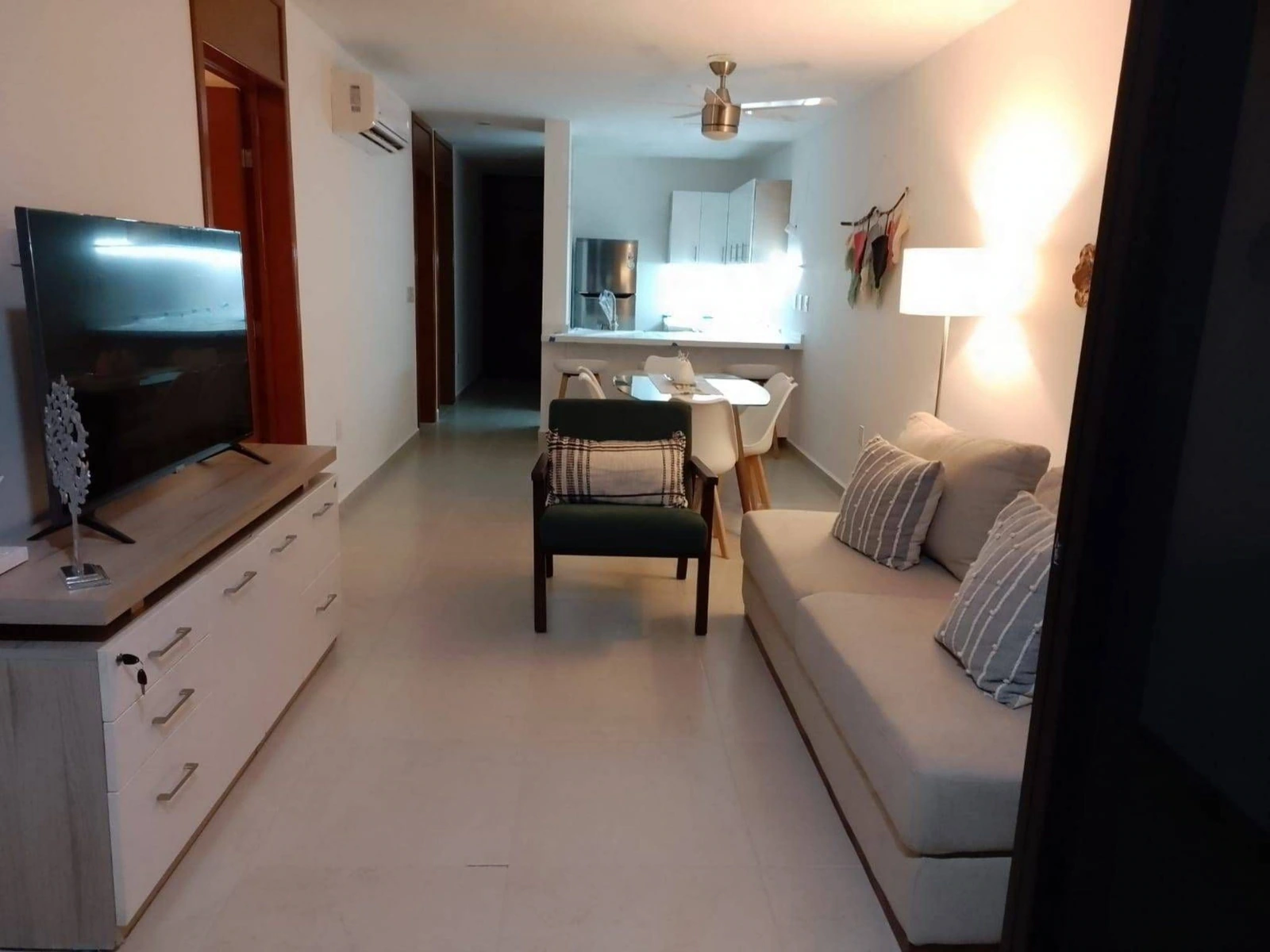 Renta hermosa residencia en rancho contento Zapopan