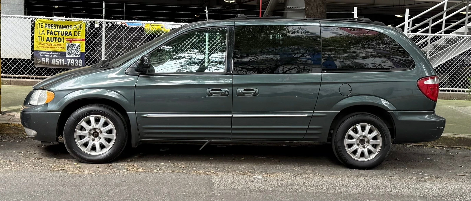 CAMIONETA CRYSLER TOWN COUNTRY TIPO VOYAGUER MODELO 2003, MEXICO 2006