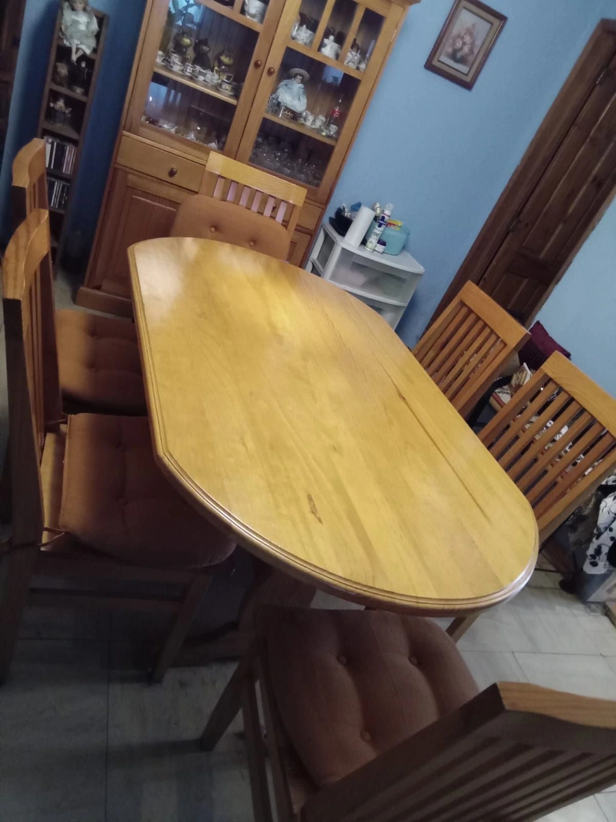 VENDO MESA CON 6 SILLAS
