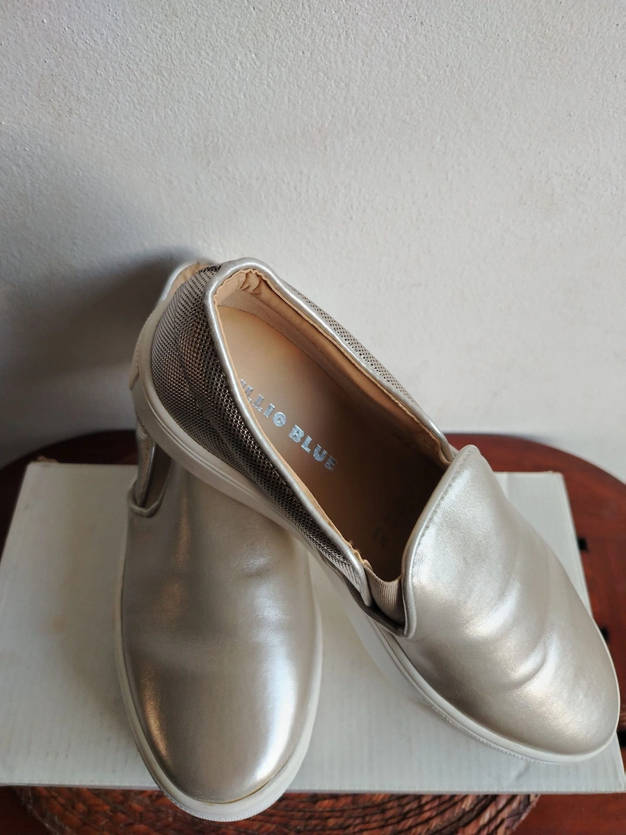 Tenis slip on color plateado No. 4.5 marca Perurgia