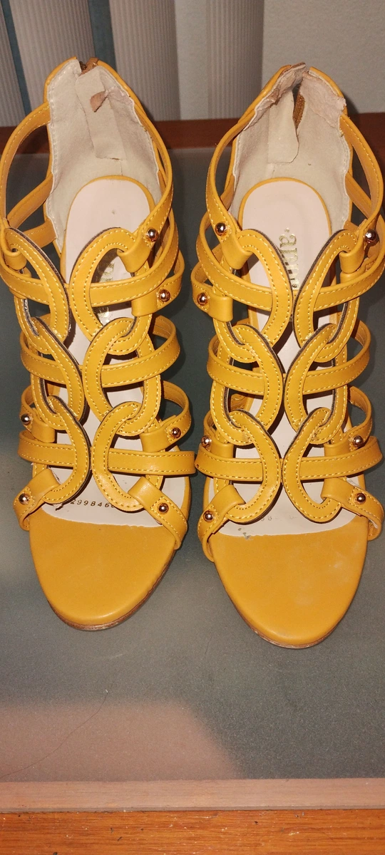 ZAPATILLA CALADA COLOR AMARILLO