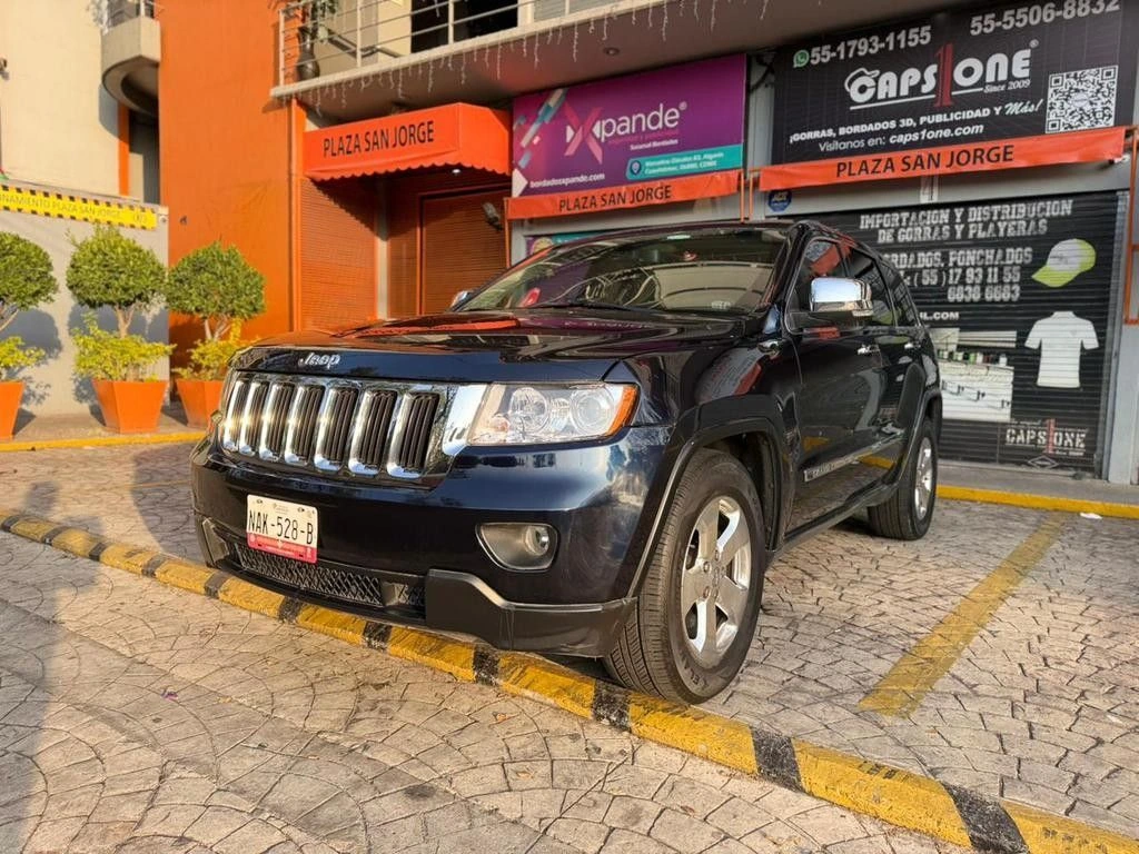GRAND CHEROKEE LIMITED LUJO V8 2011 NACIONAL