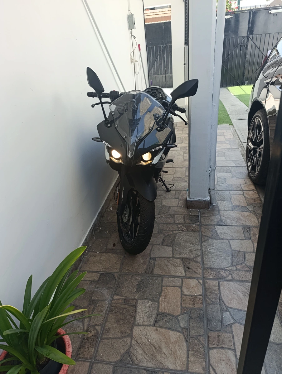Moto bajaj pulsar RS200 2024