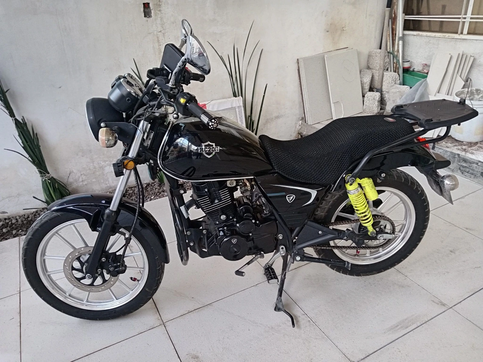 Moto rc200