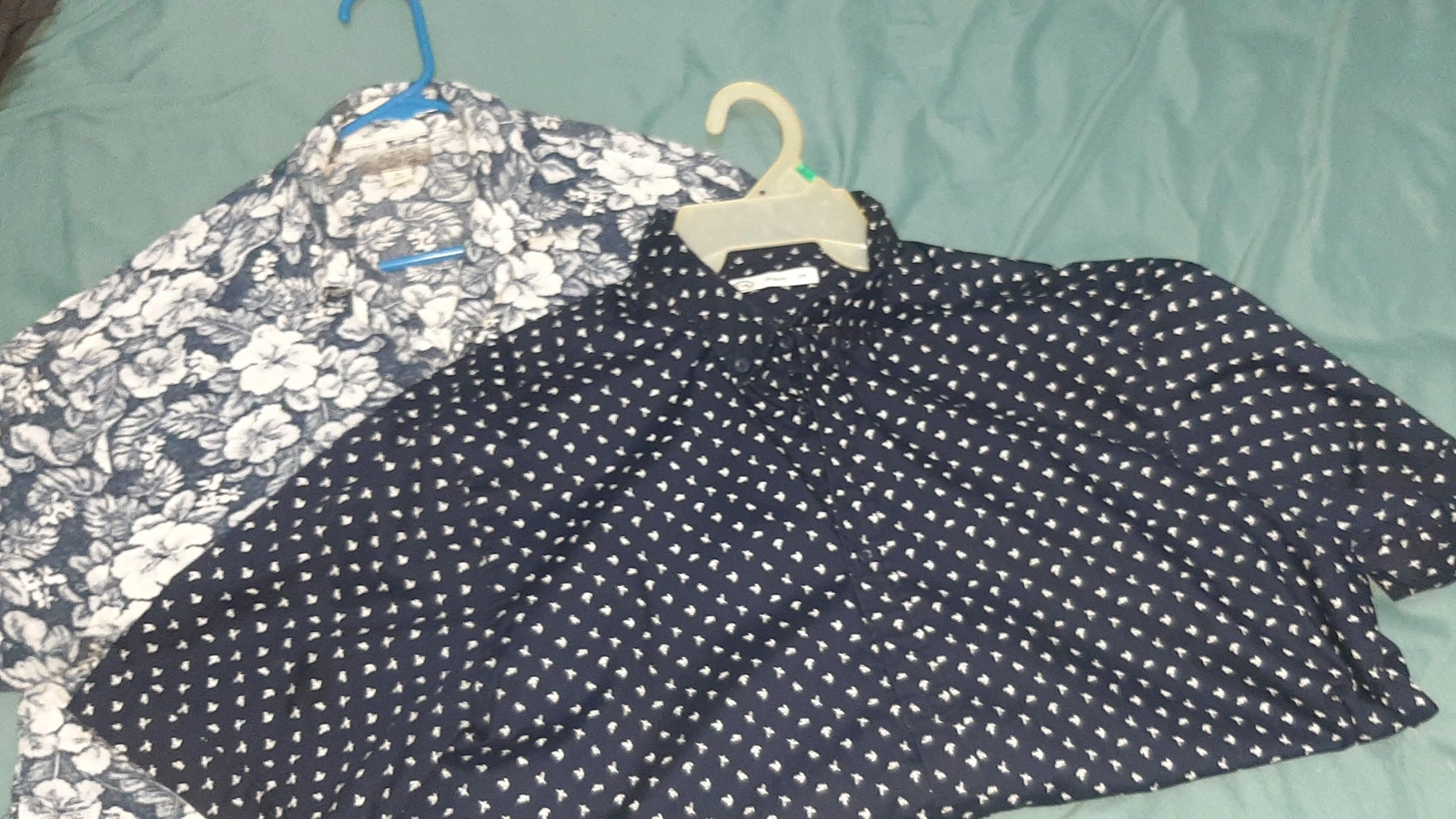 Se vende set de 2 camisas tipo wayabera