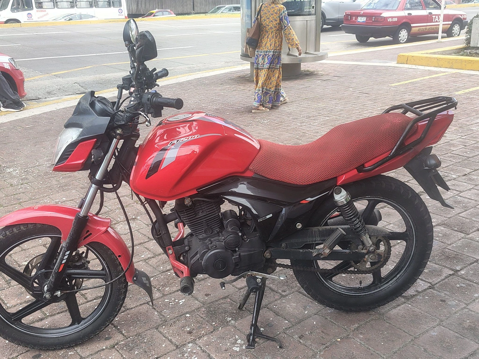 Moto ft 200 2024 roja italika 15,000 kms