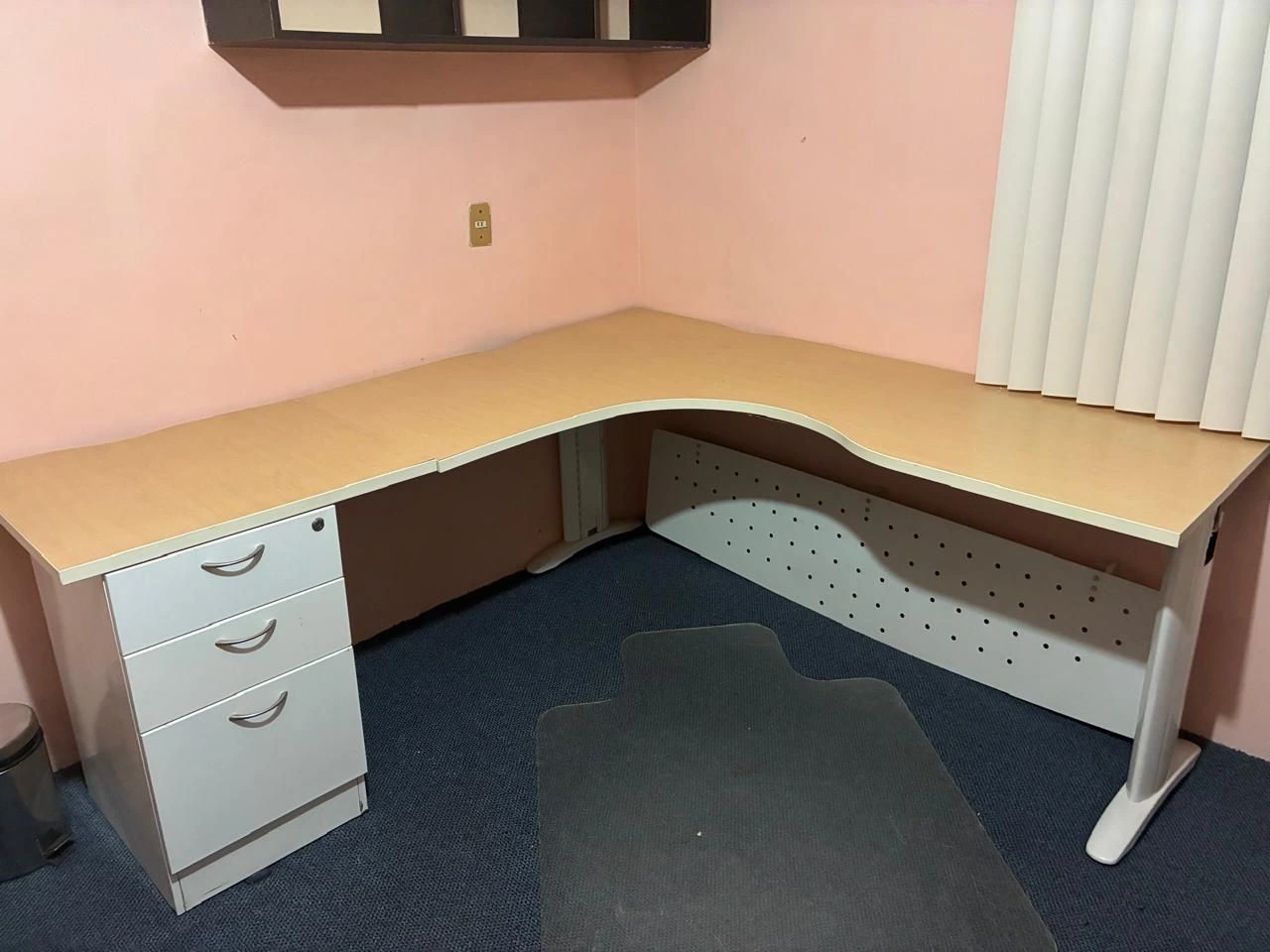 Se vende escritorio en L de nivel corporativo en excelente estado.