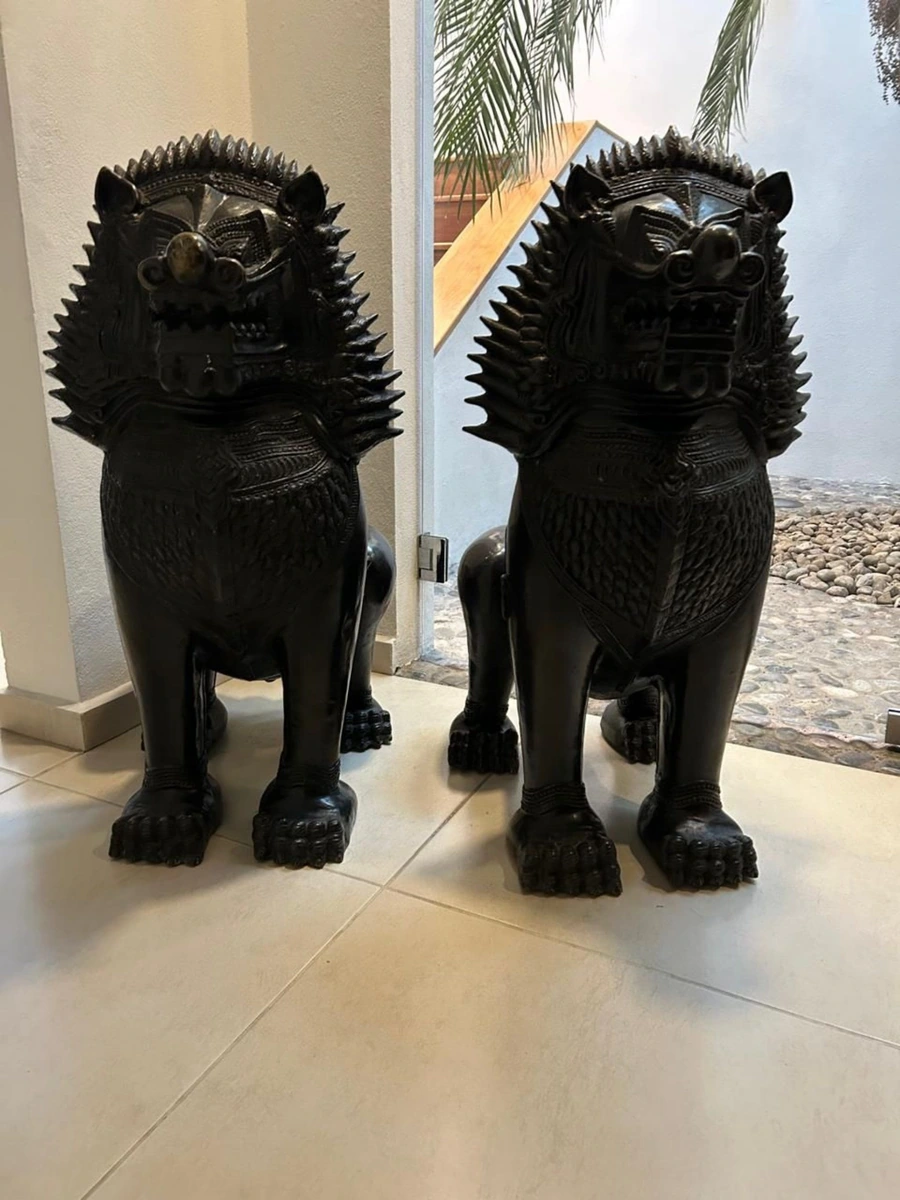 Pareja de leones guardianes