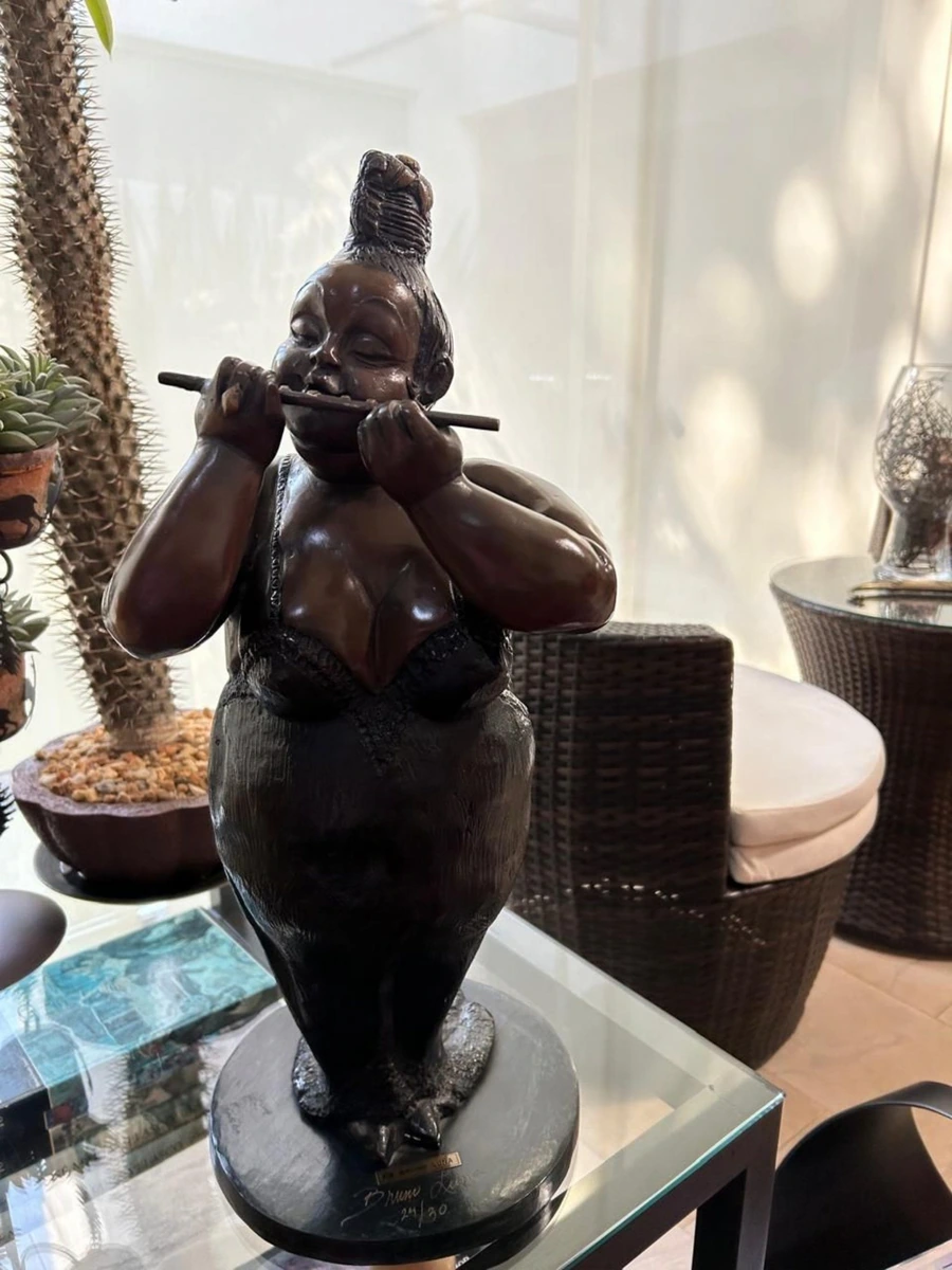 Escultura Artística “Mujer Tocando la Flauta”