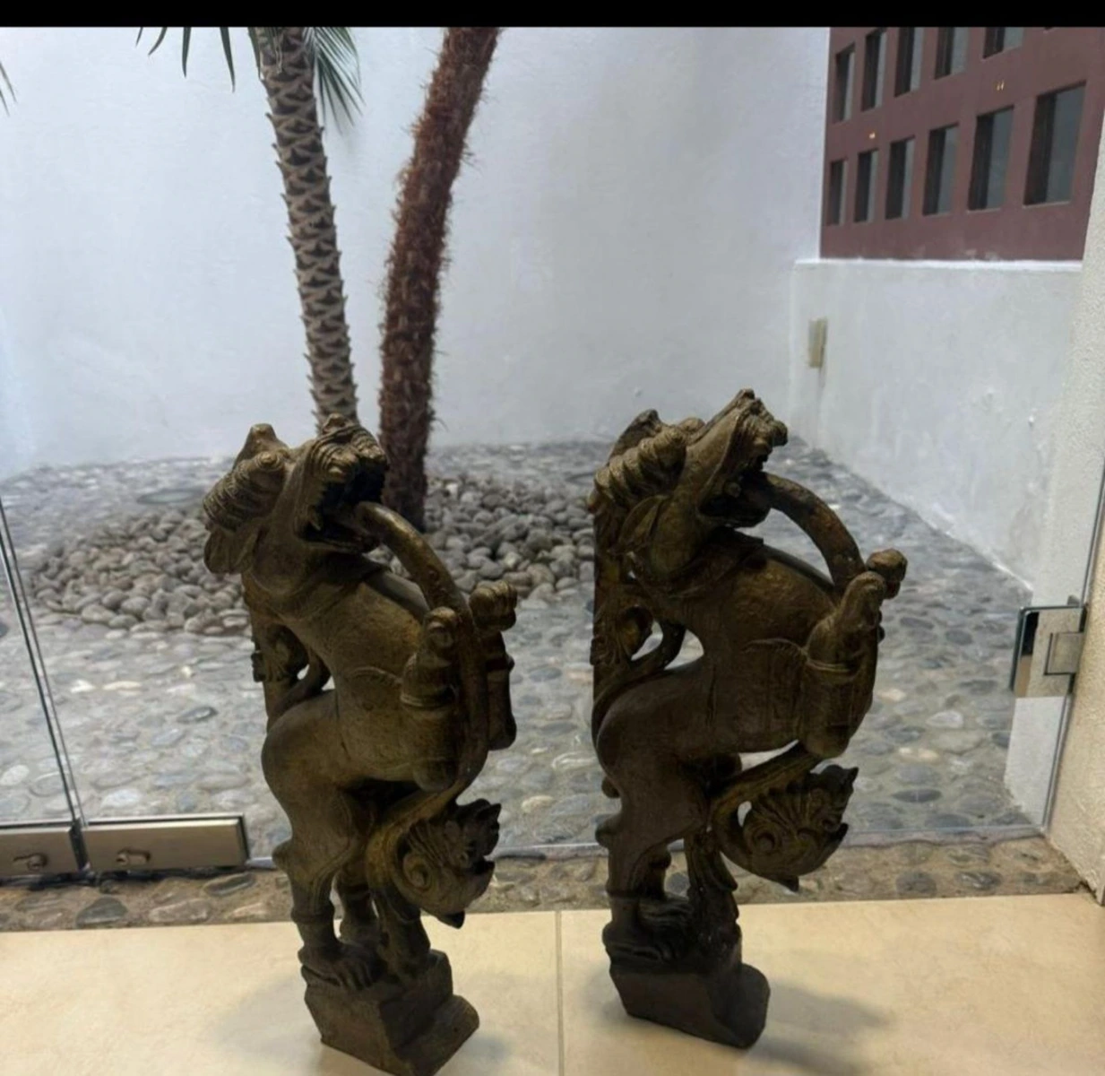 Pareja de Esculturas Orientales de Bronce – Caballos/Dragones Mitológicos