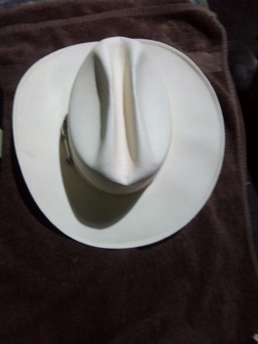 vendo un sombrero vaquero color blanco