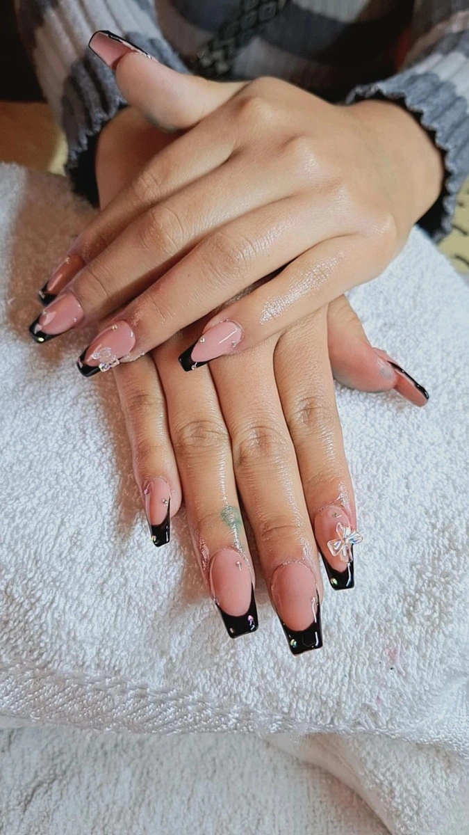 Servicios de uñas acliricas