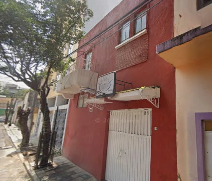 VENDO CASA CON 249m², EN COLONIA NÁPOLES, CERCA DE AVENIDAS PRINCIPALES