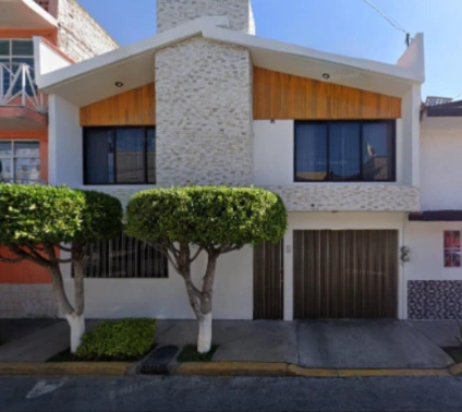 VENDO CASA CON 200m², EN COLONIA VILLADA, CERCA DE AVENIDAS PRINCIPALES