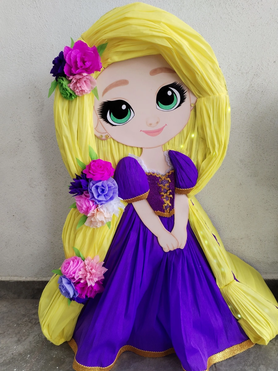 Se realizan piñatas personalizadas