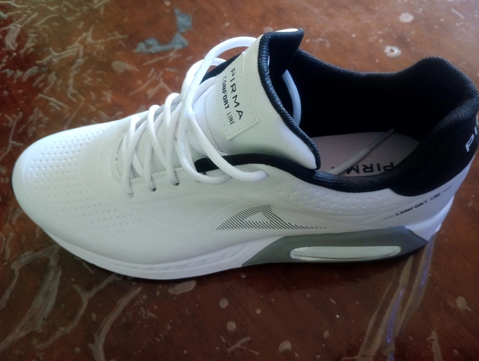 Tenis pirma