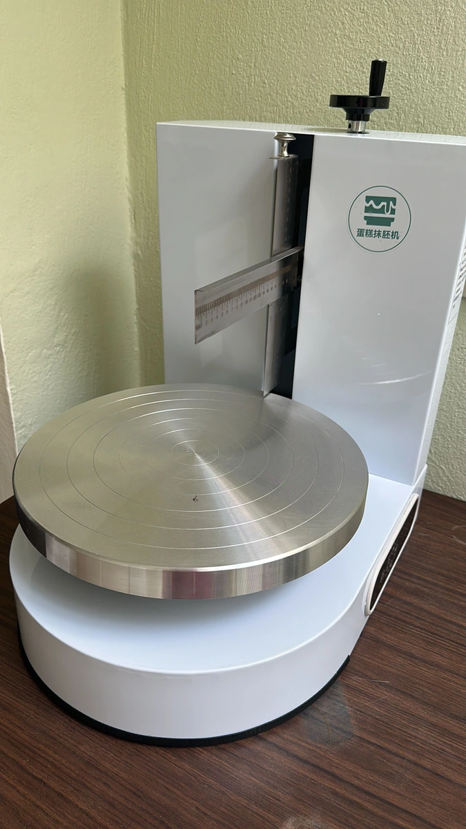 Horno eléctrico con mesa de trabajo y decorador de pasteles