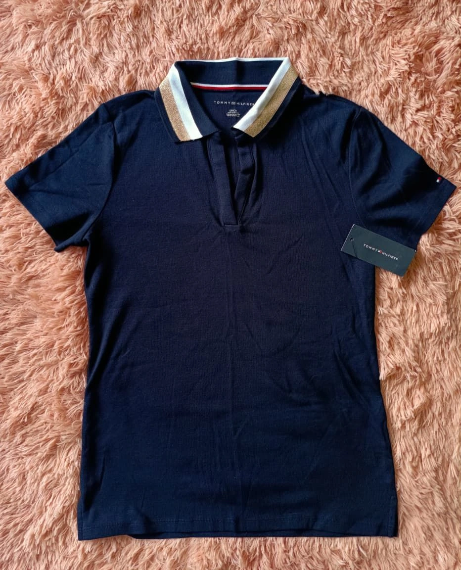 PLAYERA DE MUJER AZUL MARINO. TOMMY HILFIGER. ORIGINAL