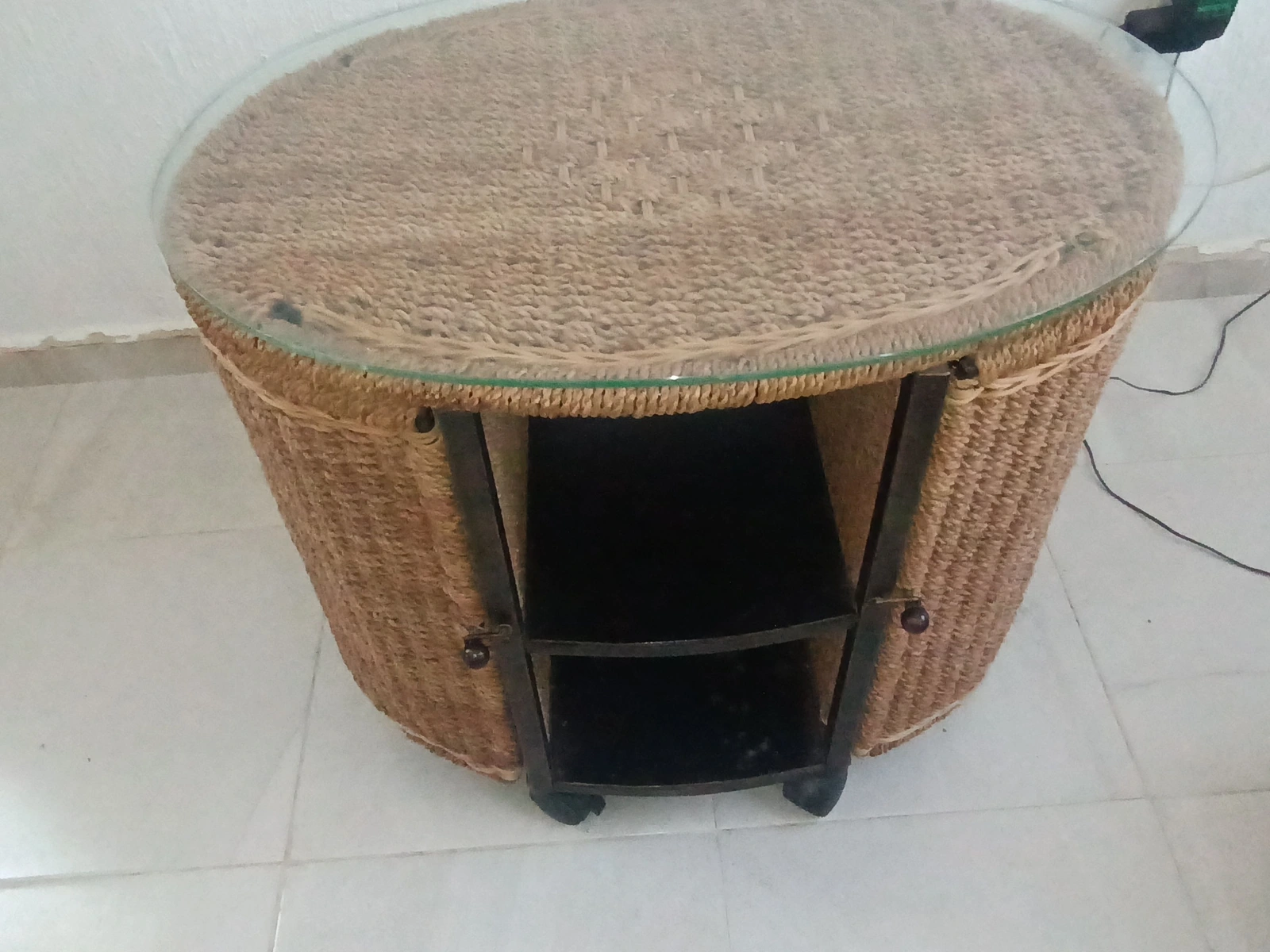 Mesa de servicio con cava para 6 botellas