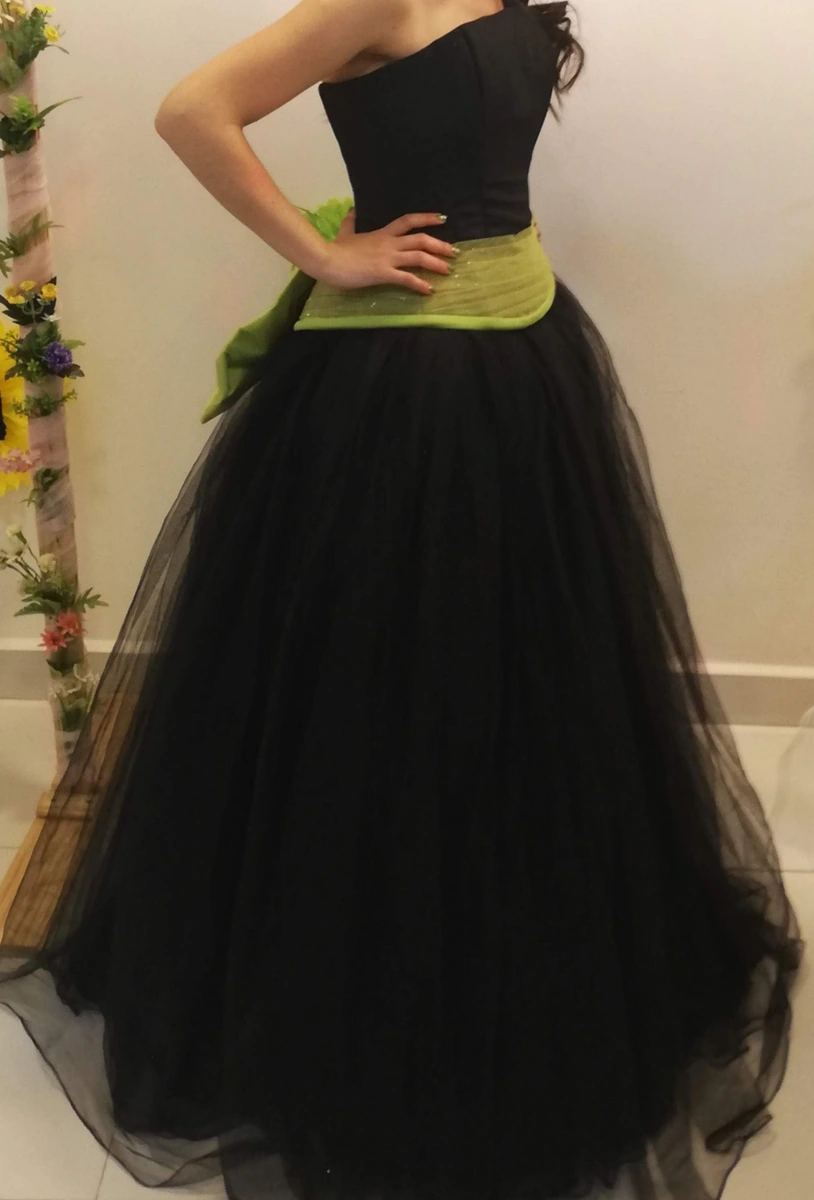 Vestido de quinceañera negro con verde