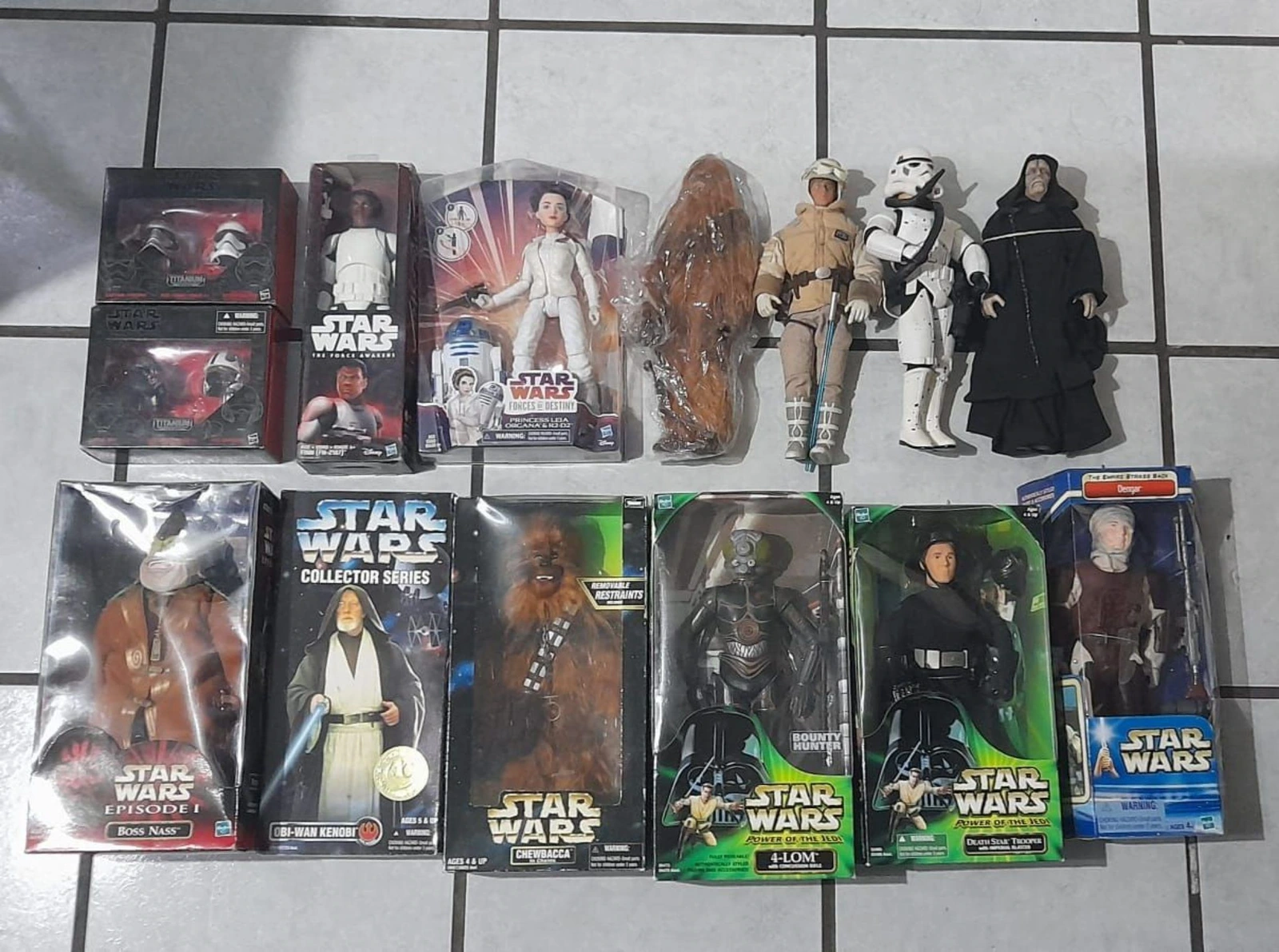 FIGURAS DE  COLECCIÓN STAR WARS
