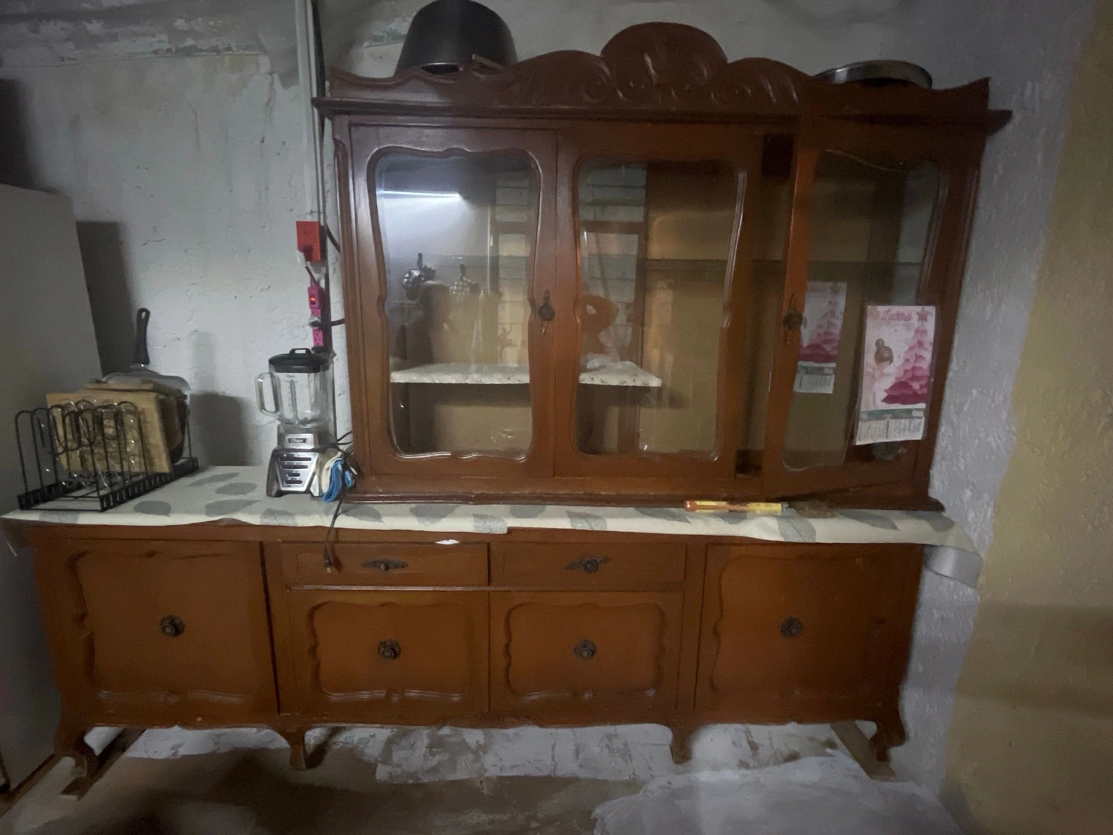Vitrina usada en buen estado. De madera