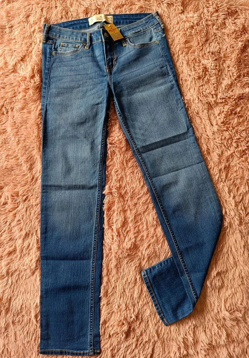 PANTALÓN DE MEZCLILLA. ORIGINAL HOLLISTER TALLA26