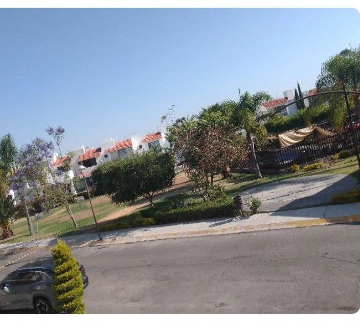Celaya Cuartos Amueblad P Profesionistas C Baño Frente a terraza y jardin