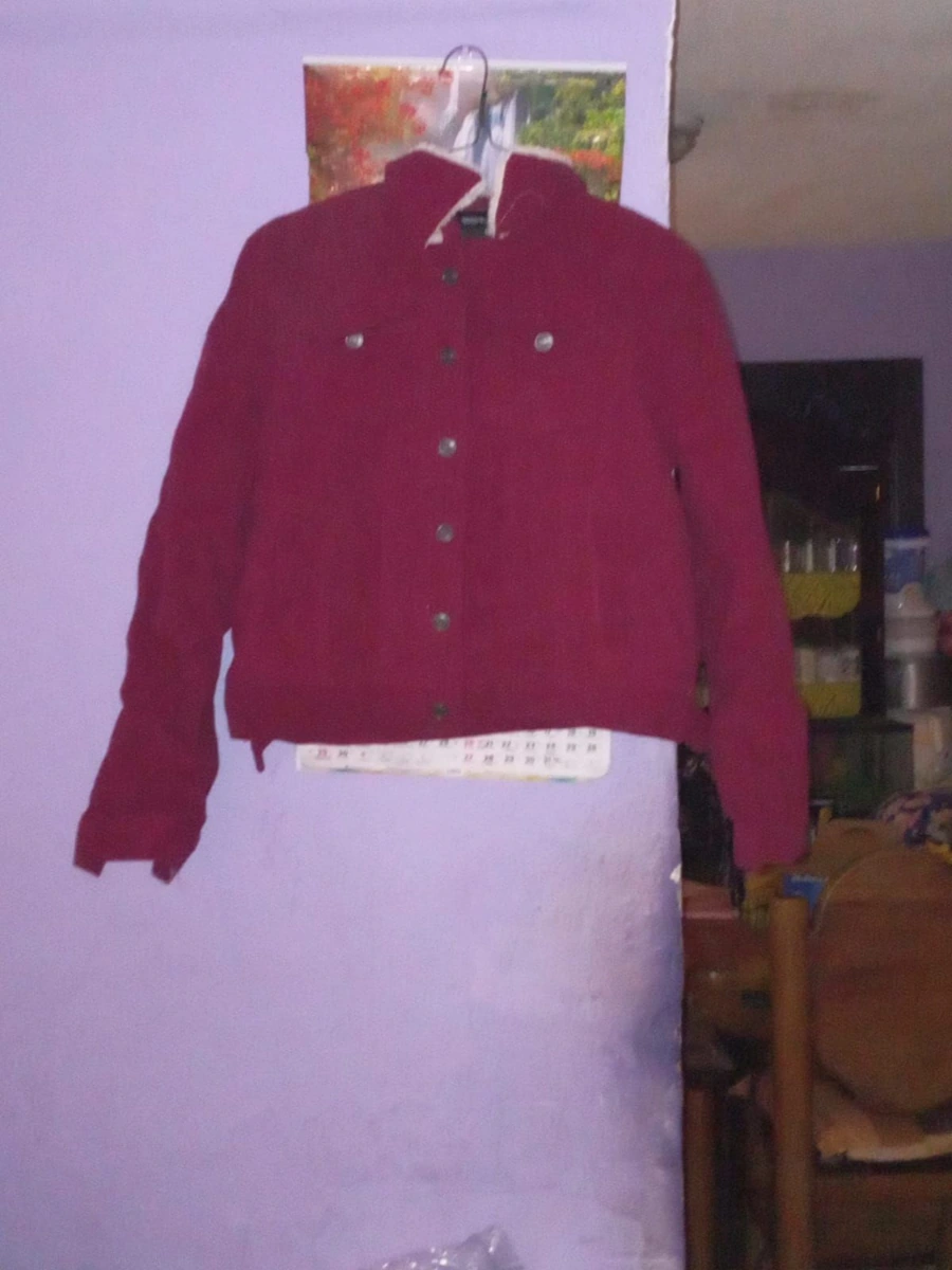 Se vende lote d 250  chamarras de hombre y mujer, precio a tratar.