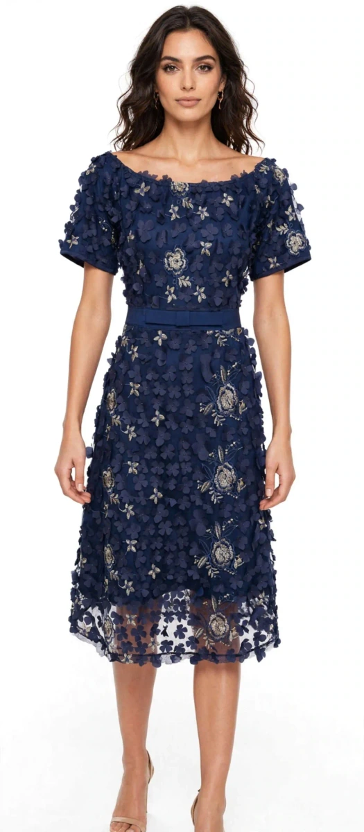vestido azul marino con flores 3 d y bordados en oro elegante