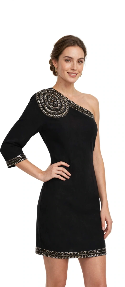 hermoso vestido de fiesta negro  con un tirante y piedras