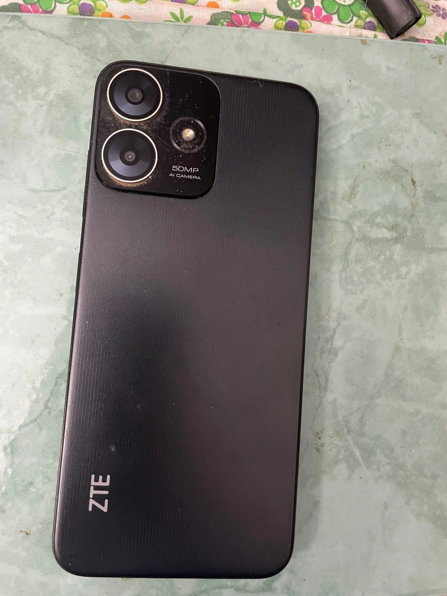 Celular ZTE seminuevo