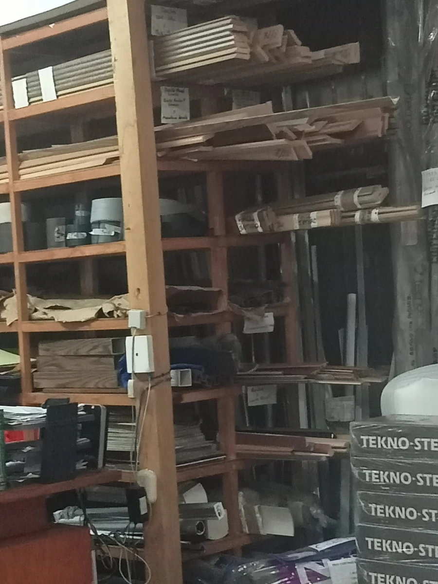 REMATE DE ZOCLOS Y MOLDURAS PARA PISO LAMINADO