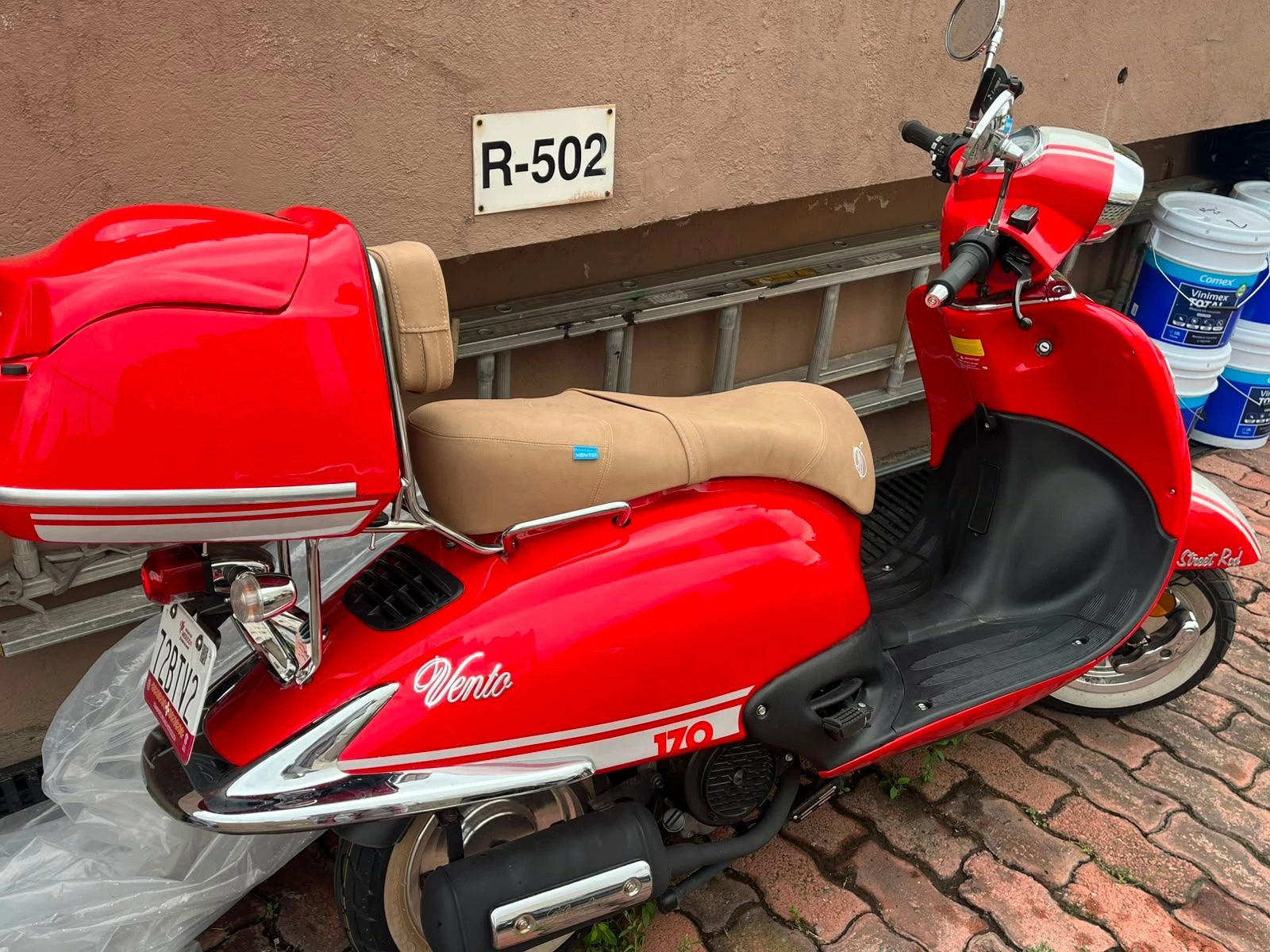 Moto está Street Rod 2025