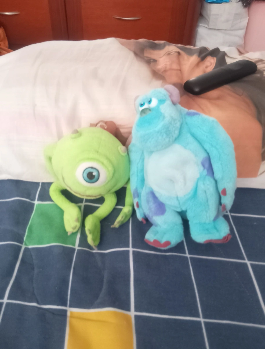 Colección de monsters INC peluches y muñeca