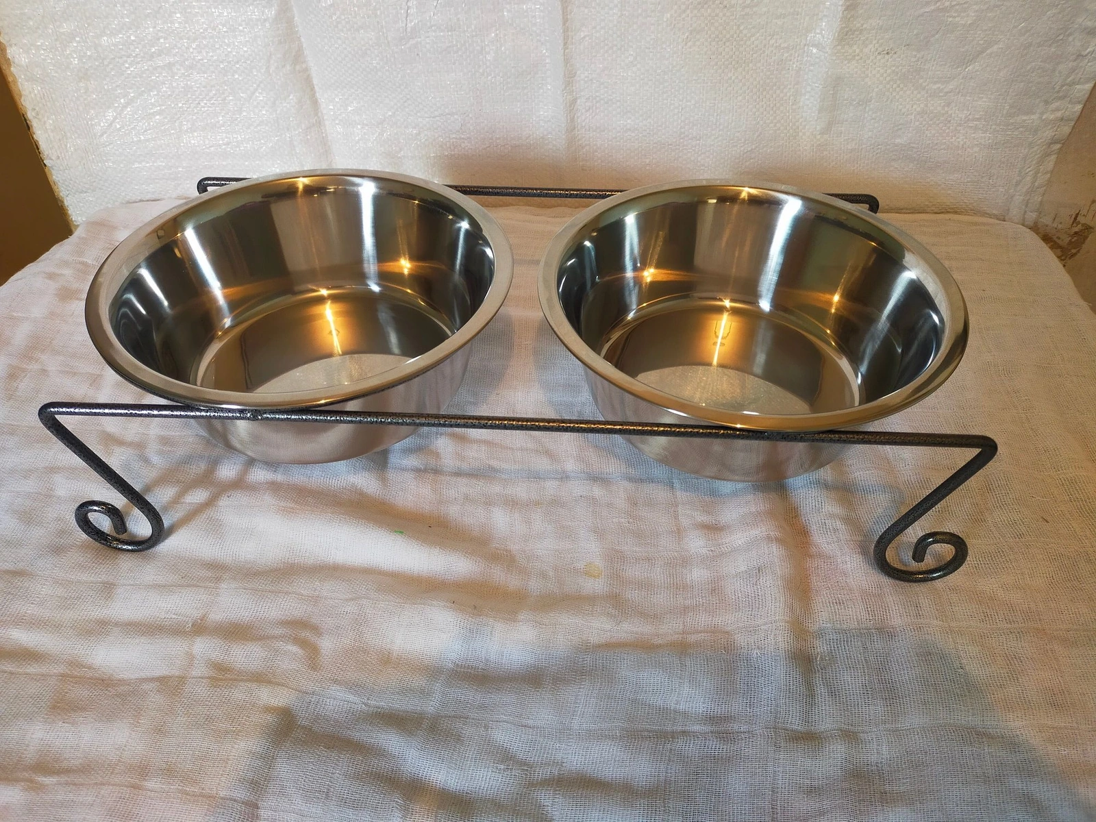 Platos Para Agua Y Alimento Con Base Para Perro M-g De 50 Oz