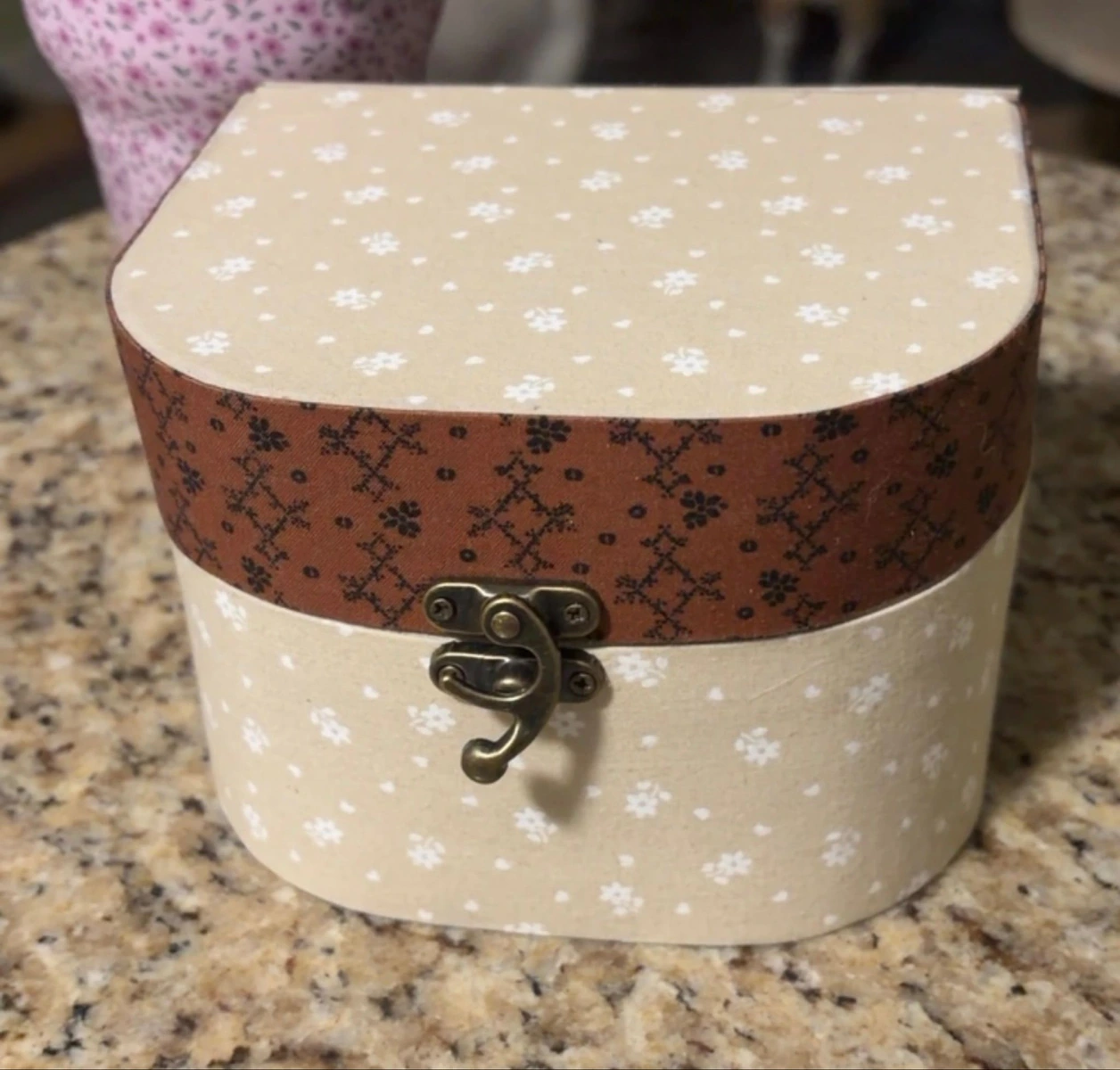 Cajas cartón con tela y curso