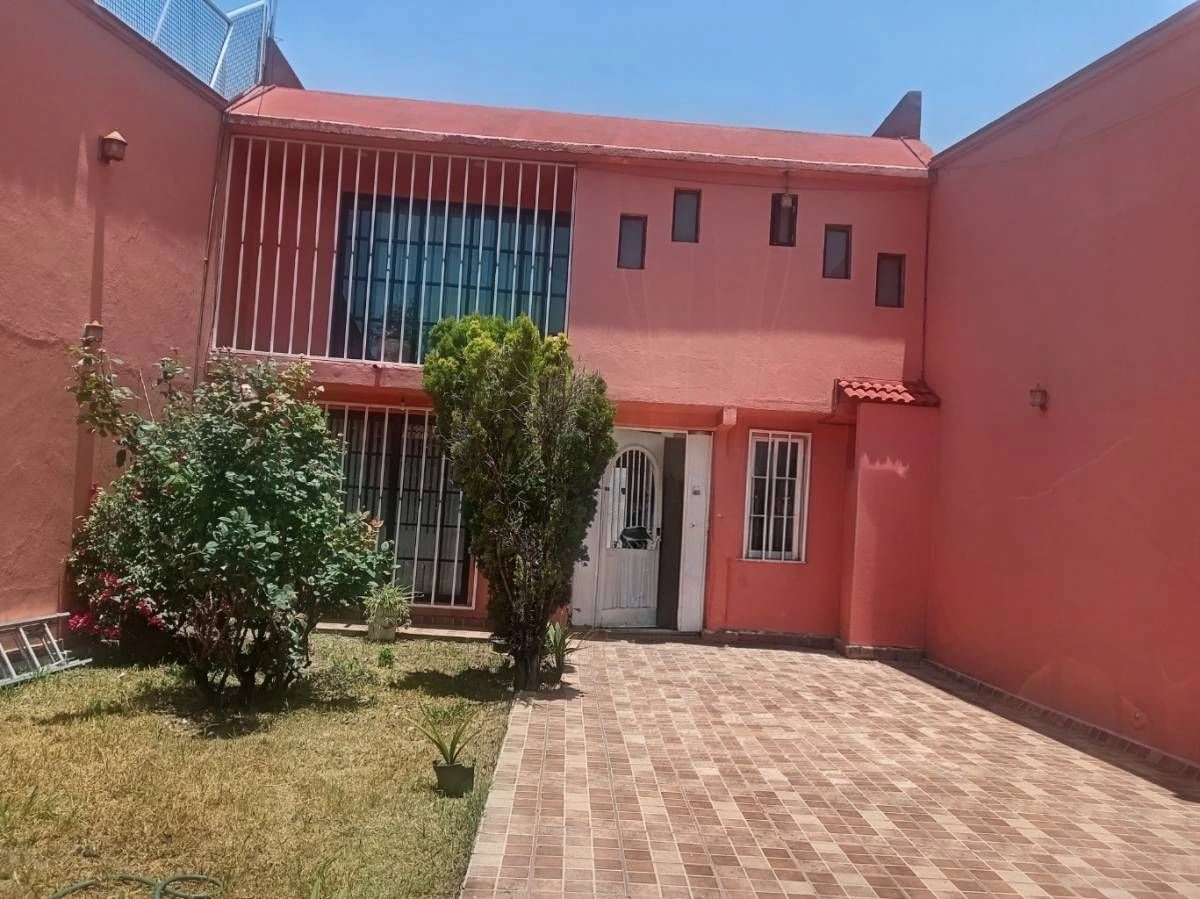 Amplia casa en venta en Valle Santiago, Ecatepec de Morelos