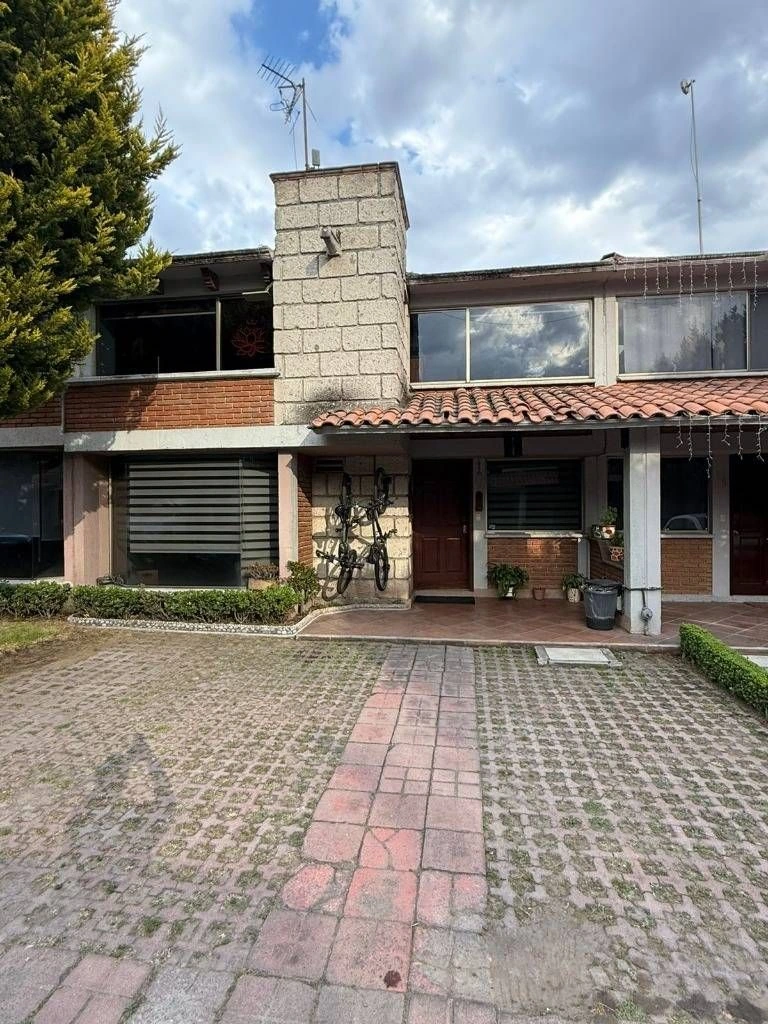 Hermosa casa en Venta en Fraccionamiento la Gavia, Metepec