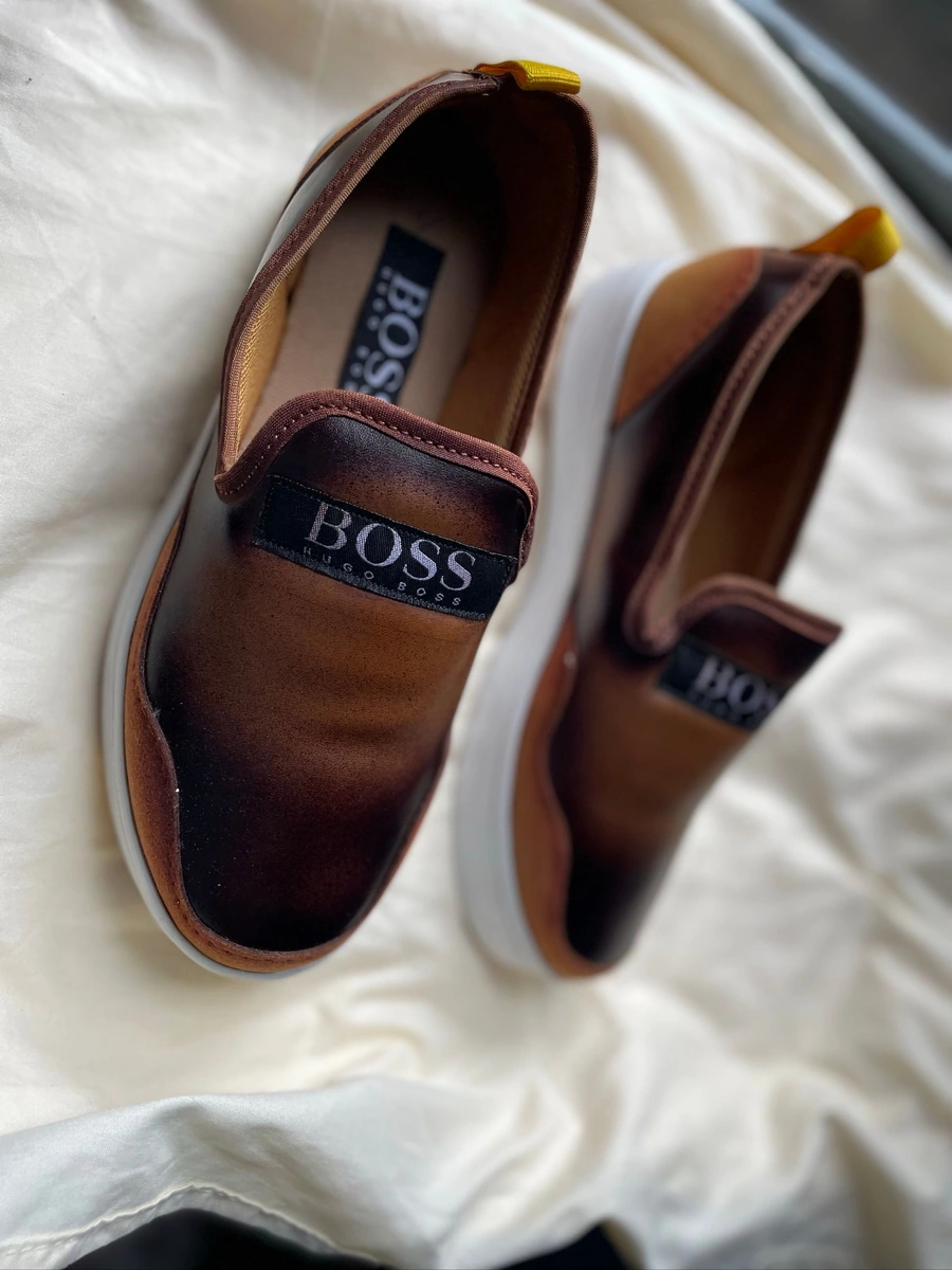 Zapatos estilo slip-on café