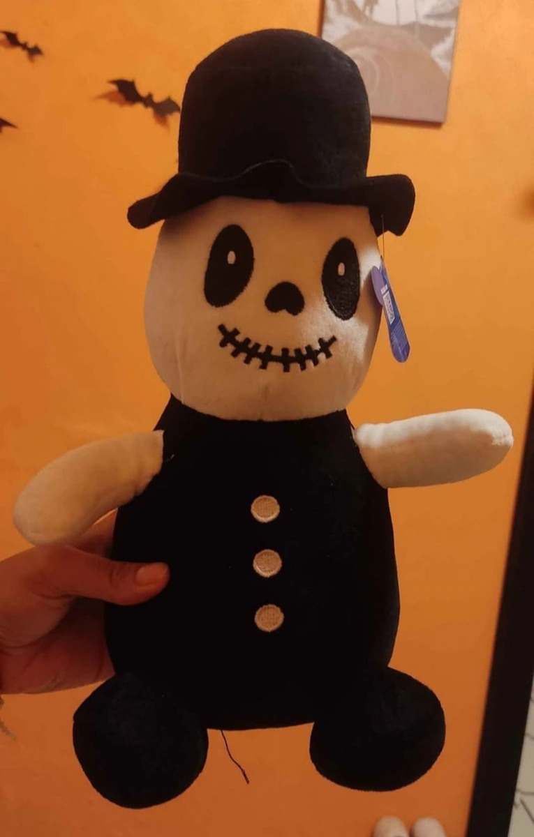 Peluche calavera con sombrero negro y botones
