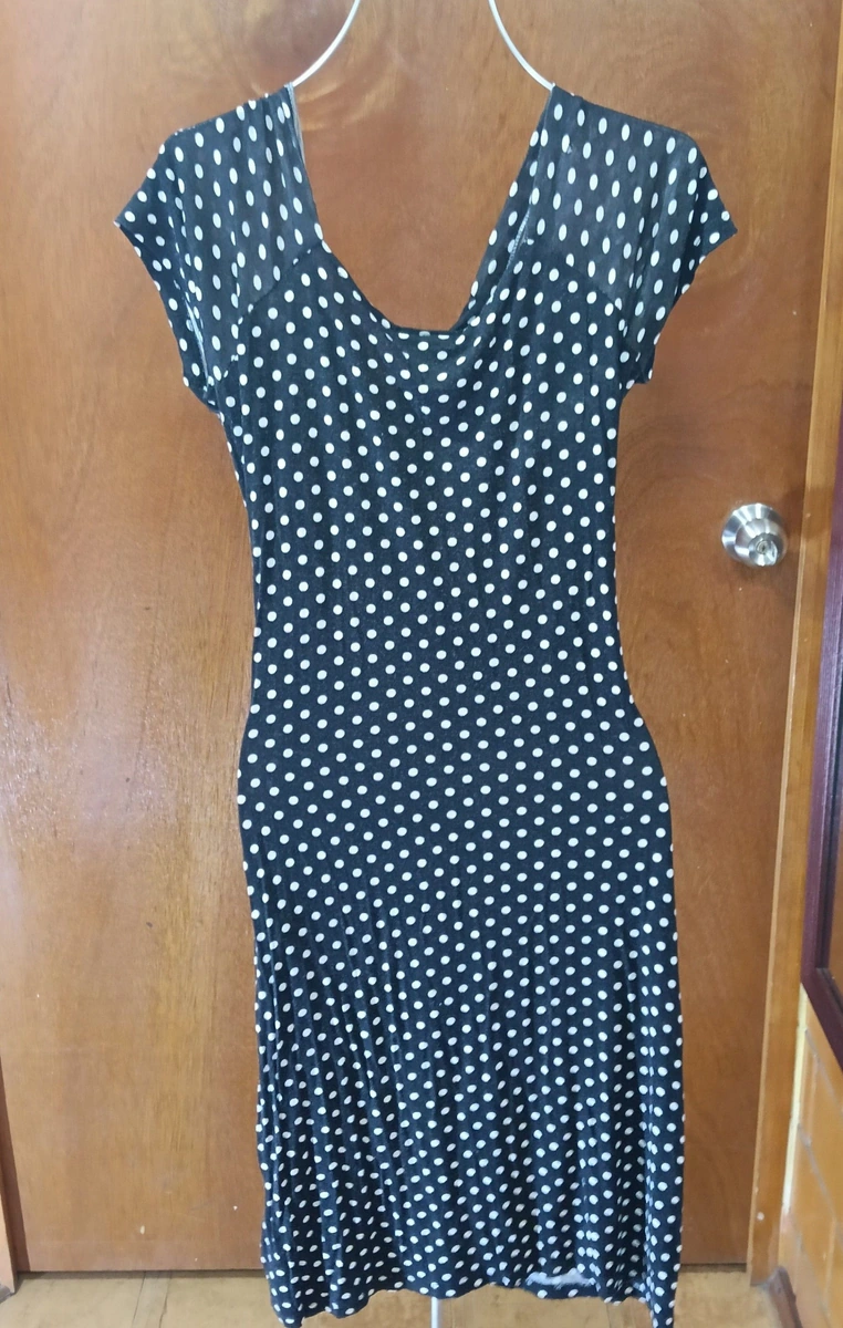Vestido de bolitas blancas