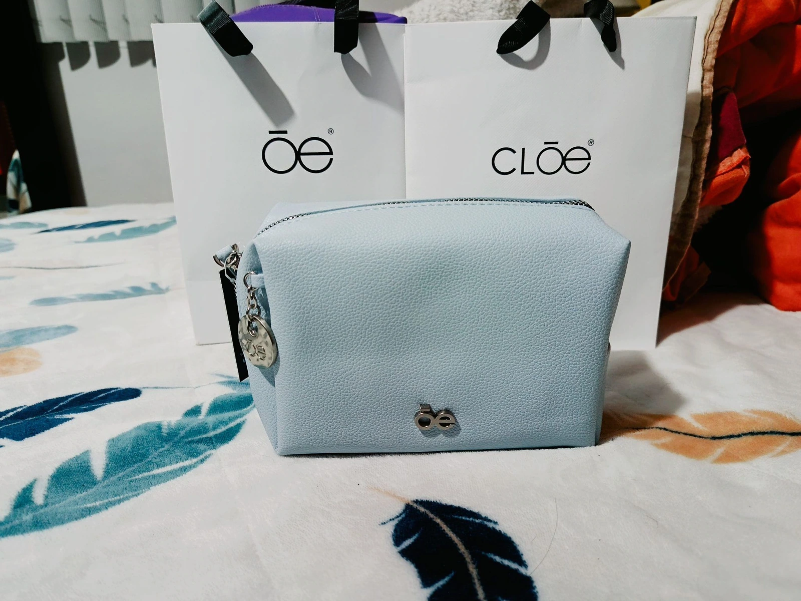 Se venden cosmetiqueras nuevas y originales de la marca Cloe sin tamaño grande .