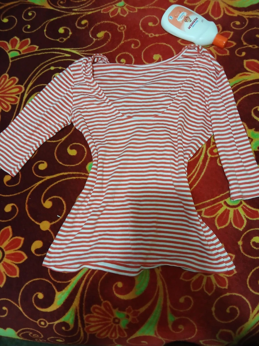 Una blusa de rayas naranja