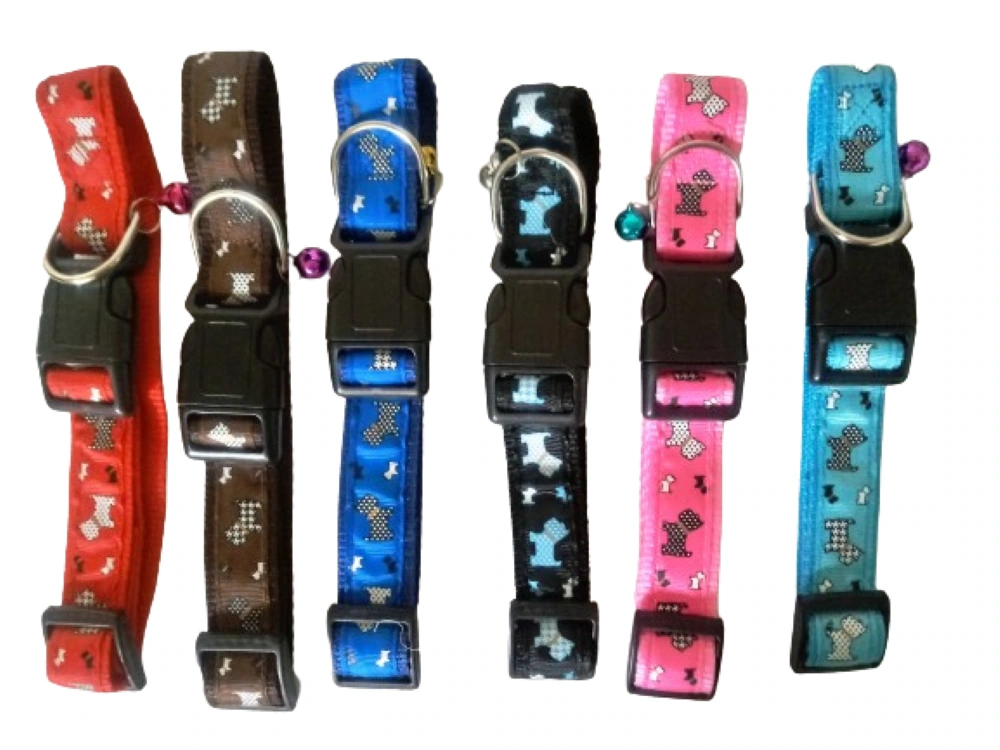 Collar Con Cascabel De Nylon Para Perro Mediano O Grande (Colores Aleatorios)
