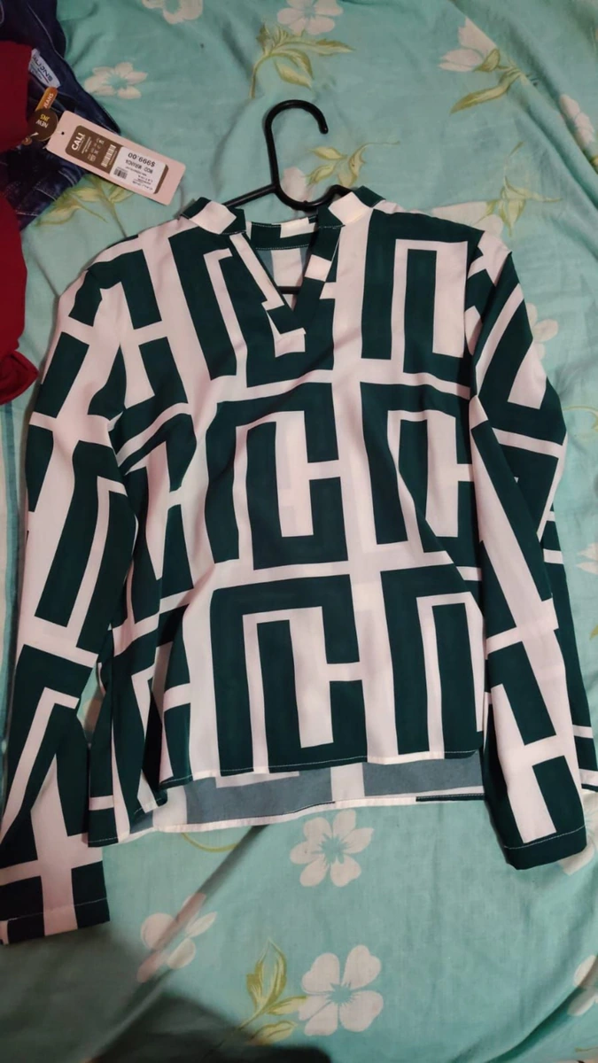 Blusa Blanca de Cuadros Verdes