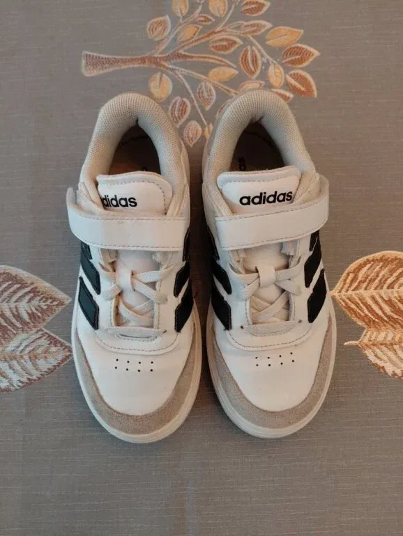 Tenis Adidas no. 18.5